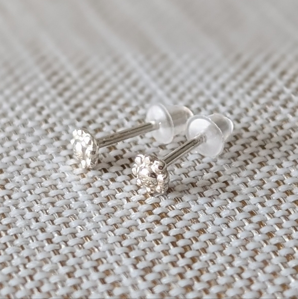 NEW Daisy Post Stud Earrings Sterling Silver 💙 Floral Tiny Handrafted Earrings
